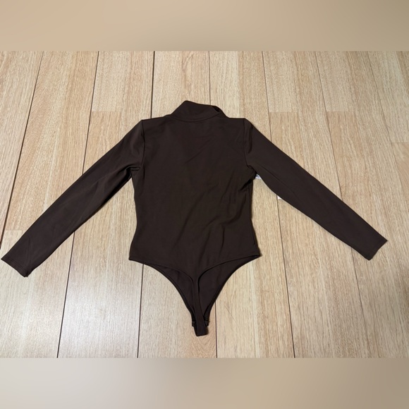 NWT Aritzia Babaton Contour Polo Long Sleeve Bodysuit - Picture 6 of 6